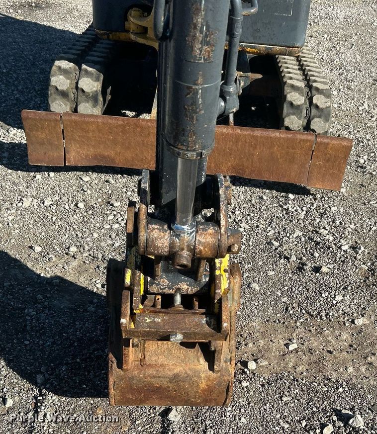 image for item KH9625 2010  John Deere 17D  mini excavator