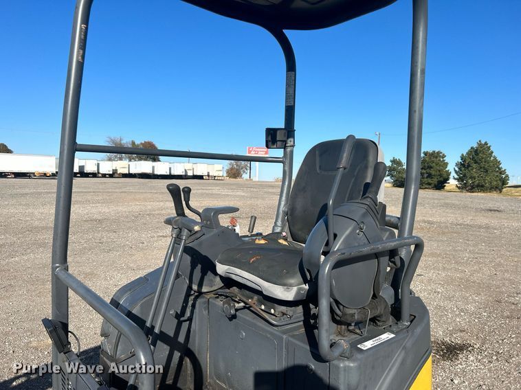 image for item KH9625 2010  John Deere 17D  mini excavator