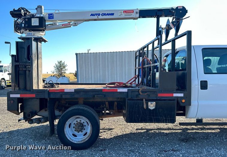 image for item KH9627 2013 Ford F550 Super Duty XL  Crew Cab flatbed truck