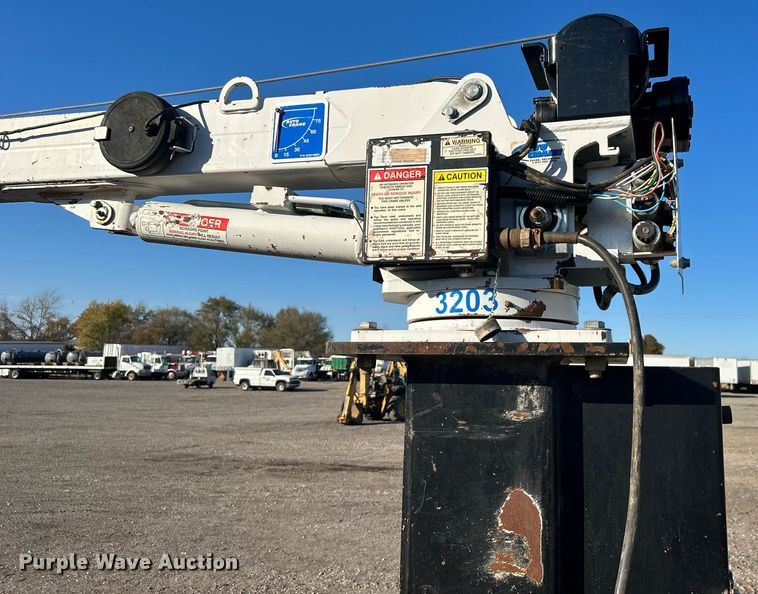 image for item KH9627 2013 Ford F550 Super Duty XL  Crew Cab flatbed truck