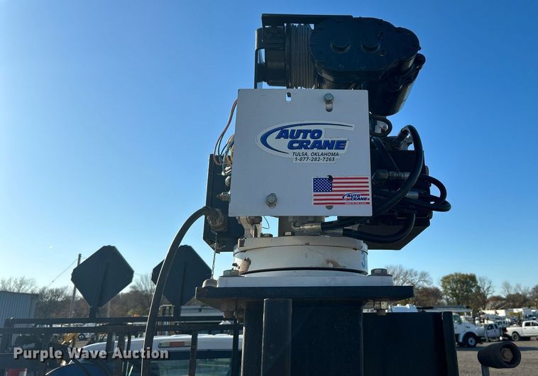 image for item KH9627 2013 Ford F550 Super Duty XL  Crew Cab flatbed truck