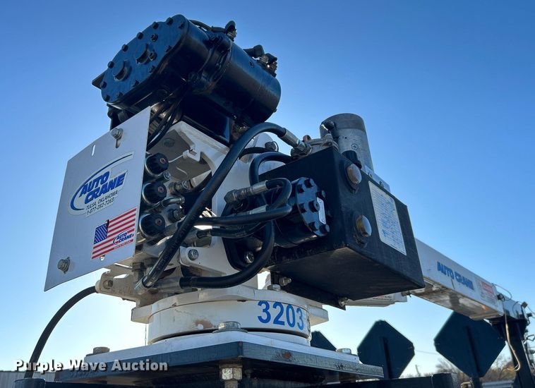 image for item KH9627 2013 Ford F550 Super Duty XL  Crew Cab flatbed truck