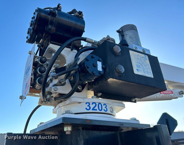 image for item KH9627 2013 Ford F550 Super Duty XL  Crew Cab flatbed truck