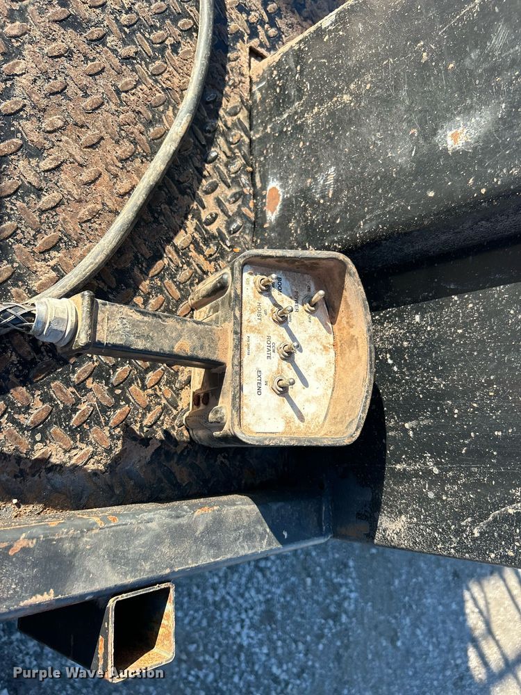 image for item KH9627 2013 Ford F550 Super Duty XL  Crew Cab flatbed truck