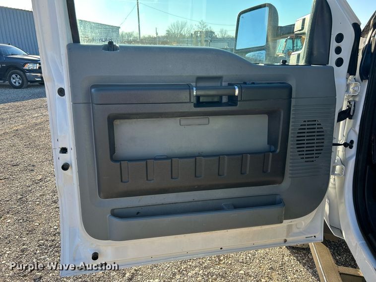 image for item KH9627 2013 Ford F550 Super Duty XL  Crew Cab flatbed truck