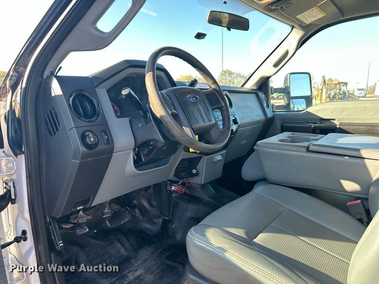 image for item KH9627 2013 Ford F550 Super Duty XL  Crew Cab flatbed truck