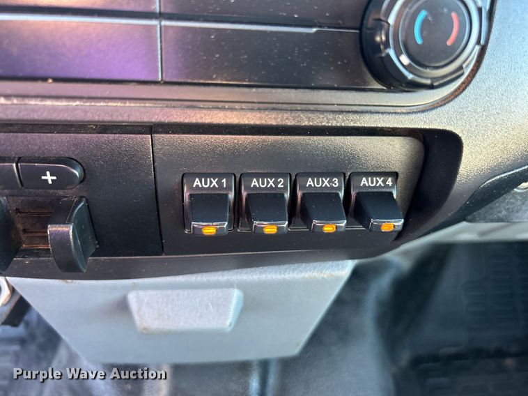 image for item KH9627 2013 Ford F550 Super Duty XL  Crew Cab flatbed truck