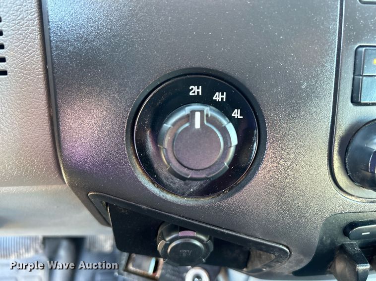 image for item KH9627 2013 Ford F550 Super Duty XL  Crew Cab flatbed truck