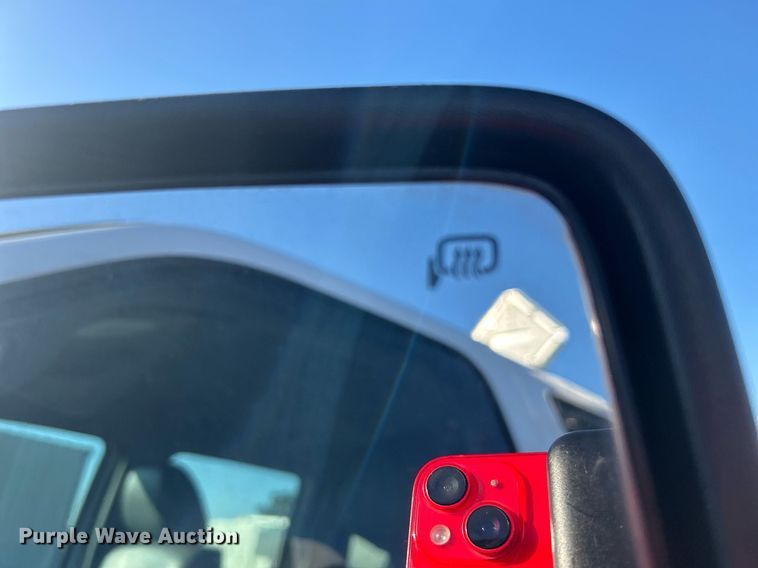 image for item KH9627 2013 Ford F550 Super Duty XL  Crew Cab flatbed truck