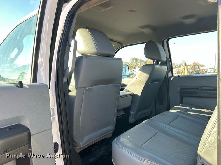 image for item KH9627 2013 Ford F550 Super Duty XL  Crew Cab flatbed truck