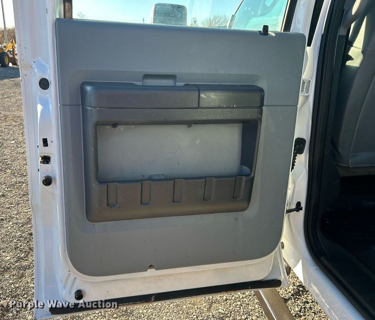 image for item KH9627 2013 Ford F550 Super Duty XL  Crew Cab flatbed truck