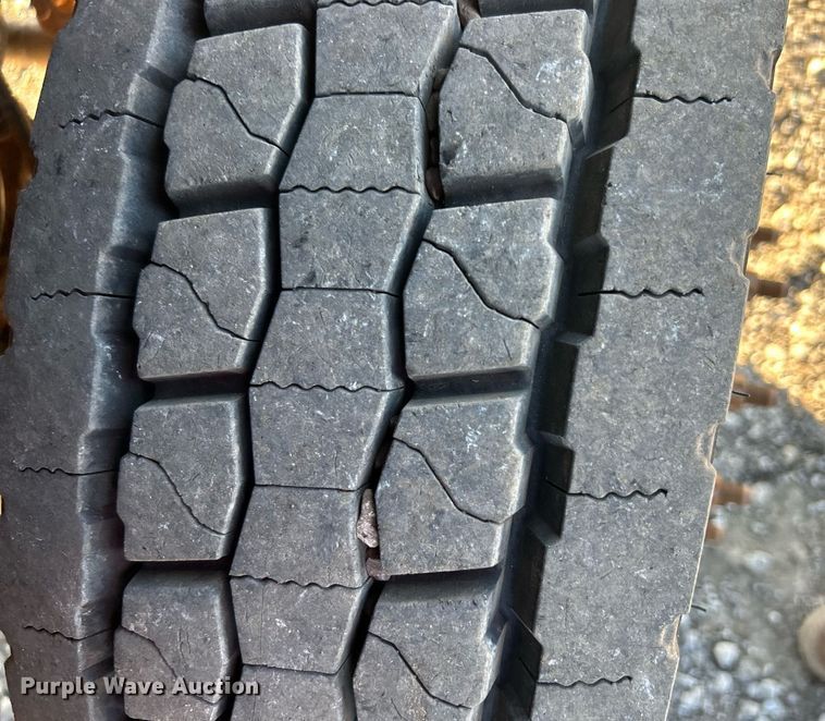 image for item KH9627 2013 Ford F550 Super Duty XL  Crew Cab flatbed truck