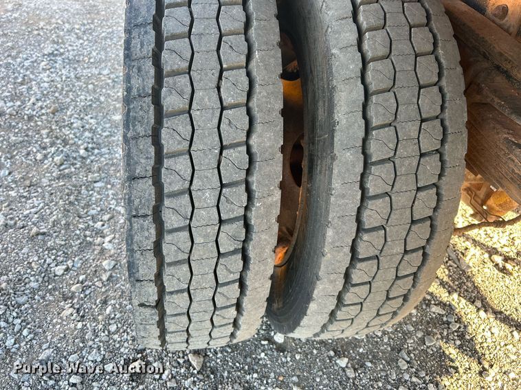 image for item KH9627 2013 Ford F550 Super Duty XL  Crew Cab flatbed truck