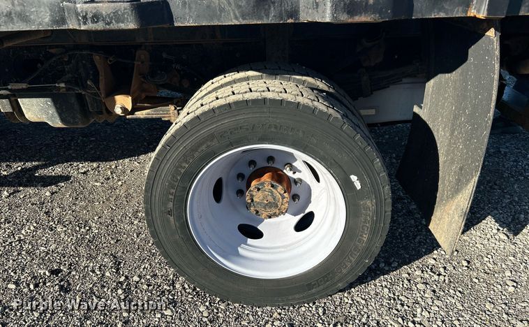 image for item KH9627 2013 Ford F550 Super Duty XL  Crew Cab flatbed truck