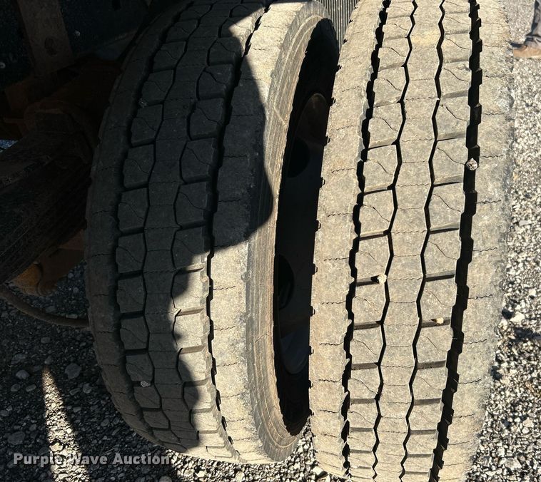 image for item KH9627 2013 Ford F550 Super Duty XL  Crew Cab flatbed truck