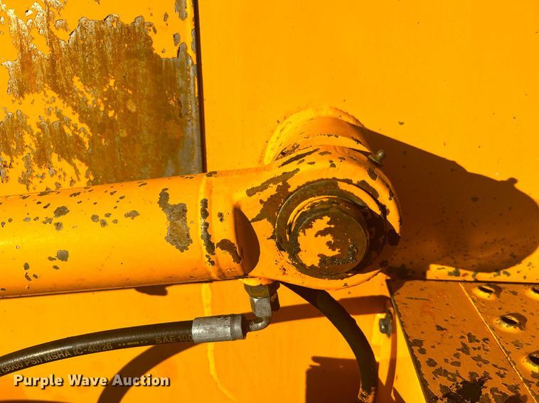 image for item KH9628 1988 John Deere 210C  backhoe