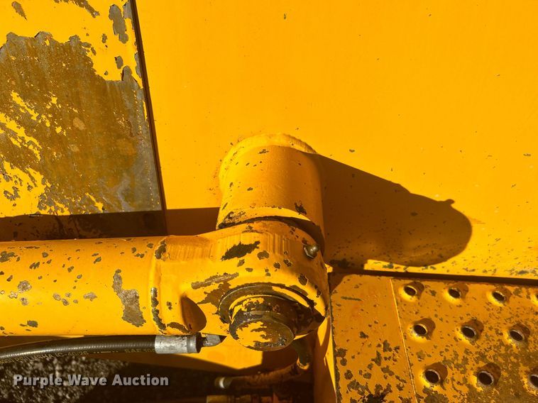 image for item KH9628 1988 John Deere 210C  backhoe