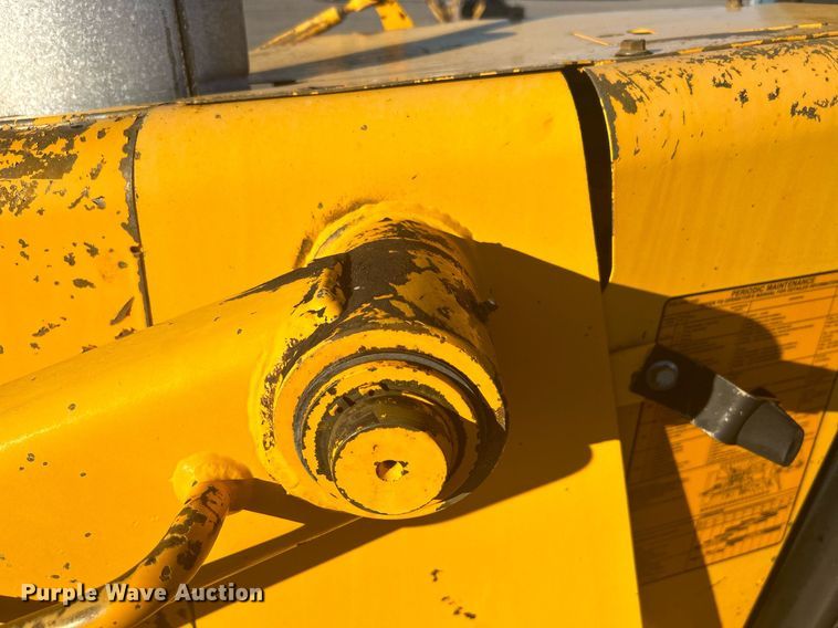 image for item KH9628 1988 John Deere 210C  backhoe