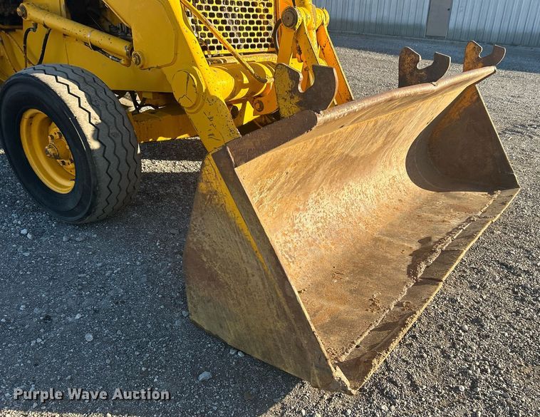 image for item KH9628 1988 John Deere 210C  backhoe