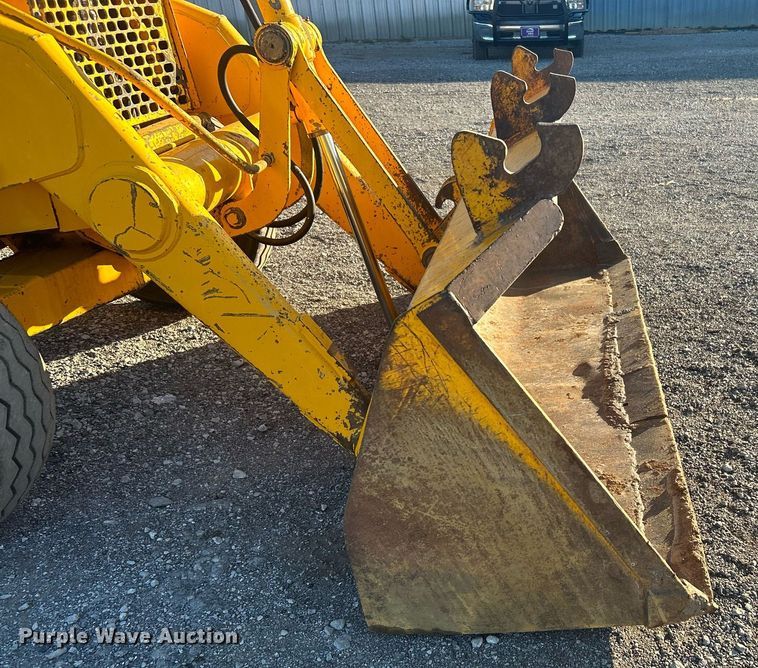 image for item KH9628 1988 John Deere 210C  backhoe