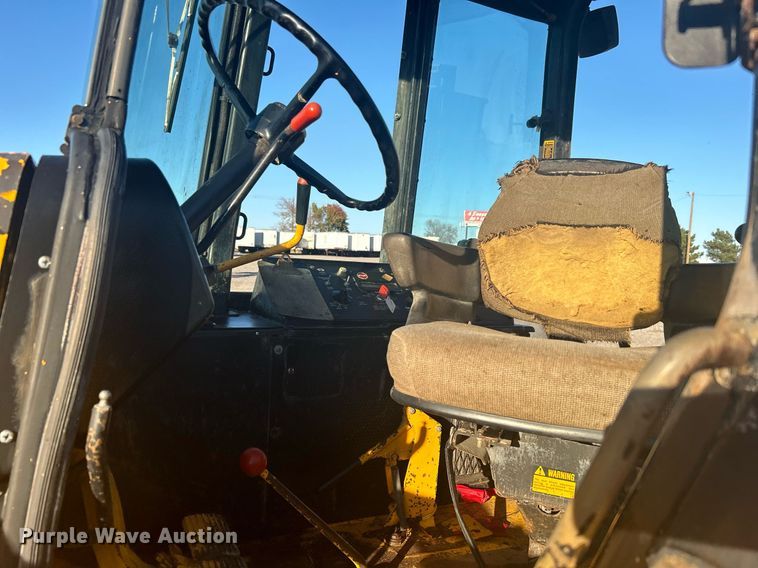 image for item KH9628 1988 John Deere 210C  backhoe