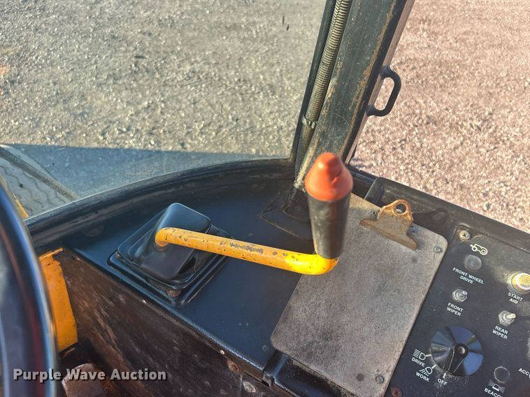 image for item KH9628 1988 John Deere 210C  backhoe