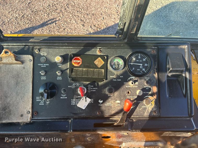 image for item KH9628 1988 John Deere 210C  backhoe