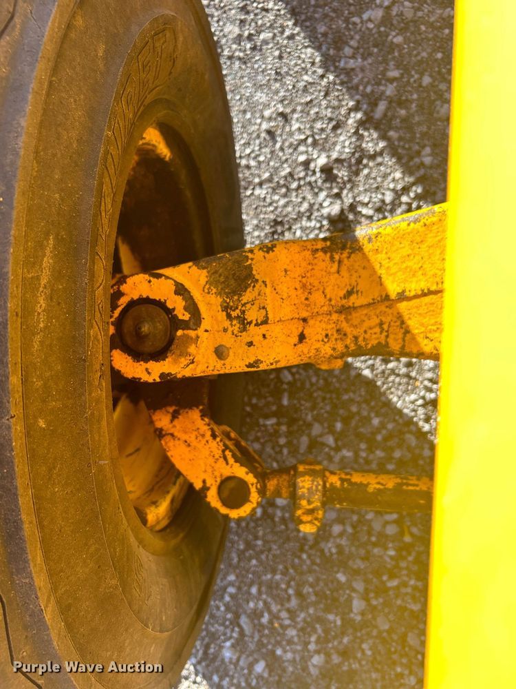 image for item KH9628 1988 John Deere 210C  backhoe