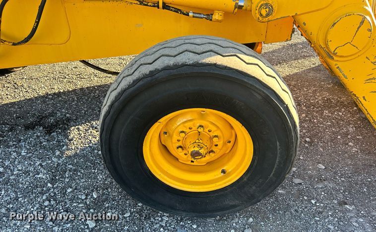 image for item KH9628 1988 John Deere 210C  backhoe