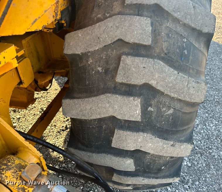 image for item KH9628 1988 John Deere 210C  backhoe