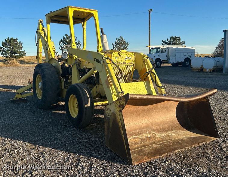 image for item KH9629 Ford  backhoe