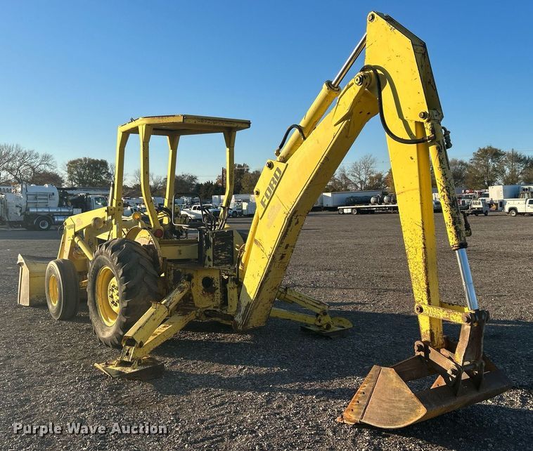 image for item KH9629 Ford  backhoe
