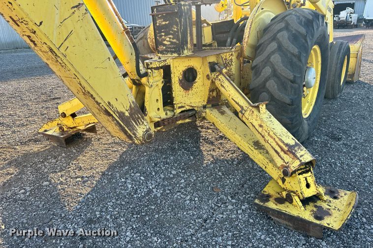 image for item KH9629 Ford  backhoe