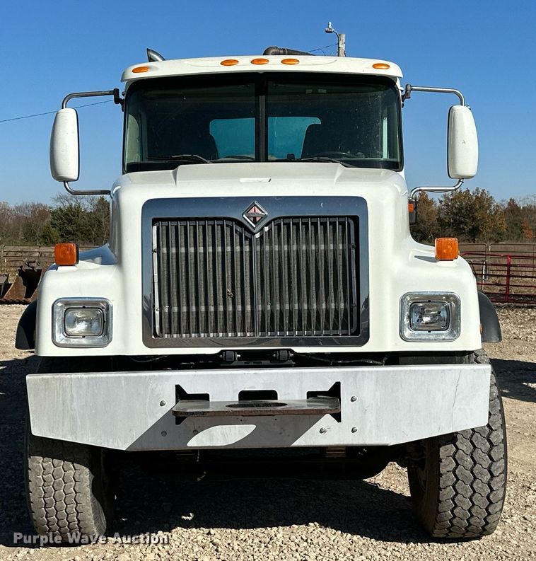 image for item KT9131 2003 International 5500i  vacuum truck