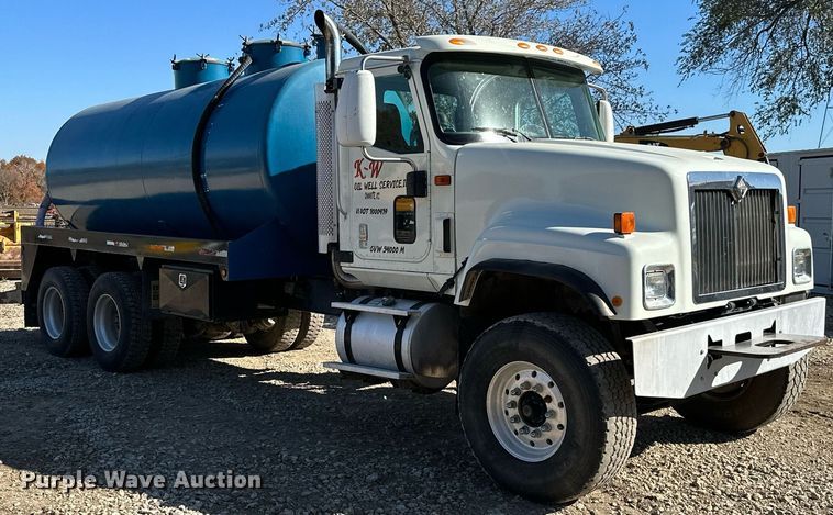 image for item KT9131 2003 International 5500i  vacuum truck