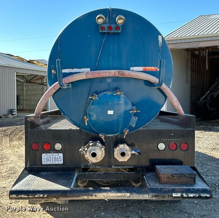 image for item KT9131 2003 International 5500i  vacuum truck