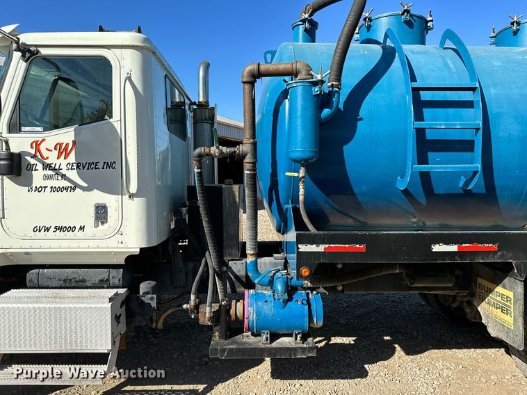 image for item KT9131 2003 International 5500i  vacuum truck
