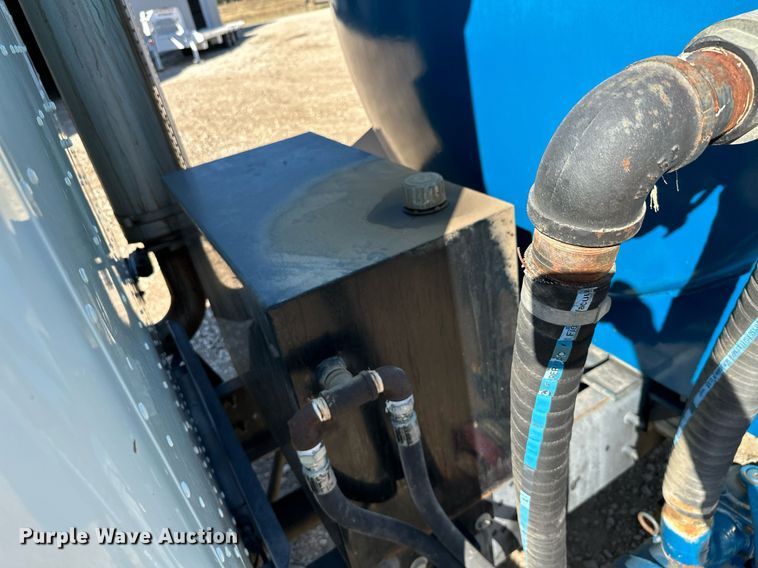 image for item KT9131 2003 International 5500i  vacuum truck