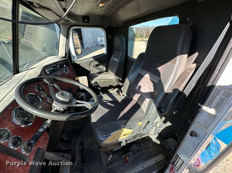 image for item KT9131 2003 International 5500i  vacuum truck