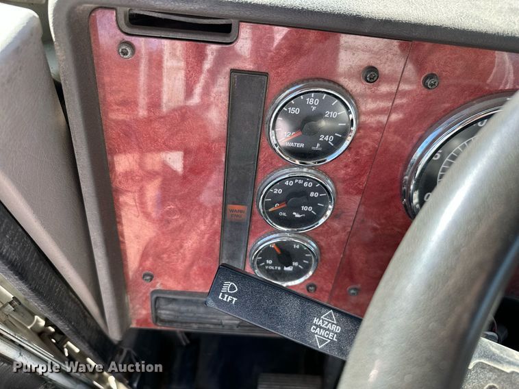 image for item KT9131 2003 International 5500i  vacuum truck