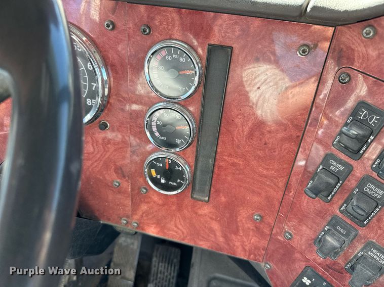 image for item KT9131 2003 International 5500i  vacuum truck