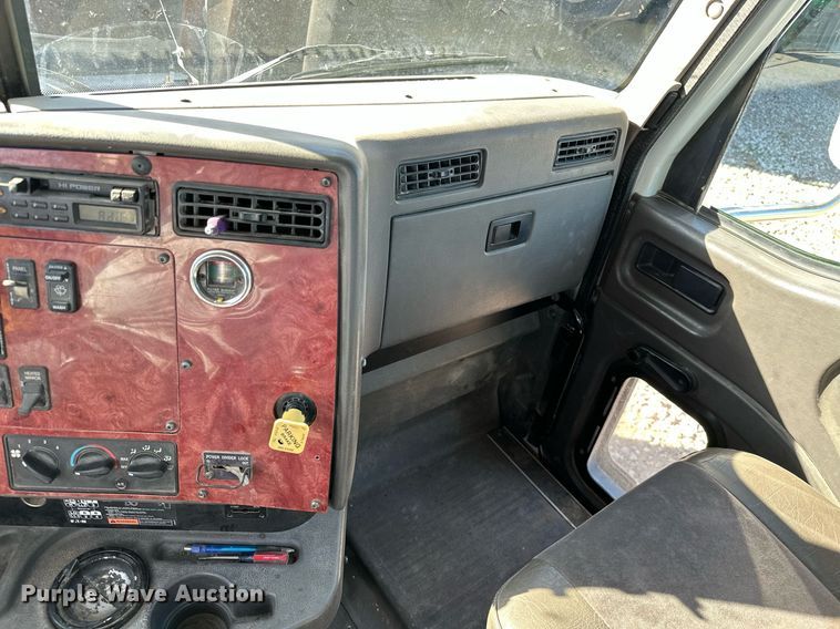 image for item KT9131 2003 International 5500i  vacuum truck