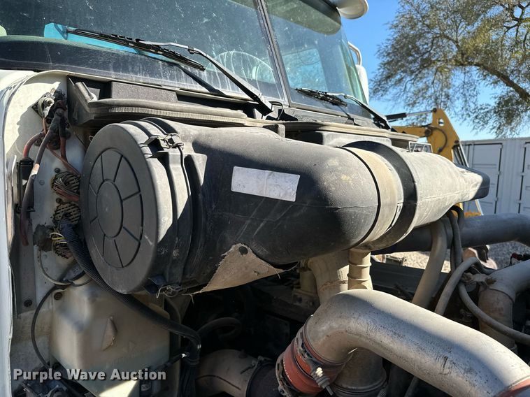 image for item KT9131 2003 International 5500i  vacuum truck