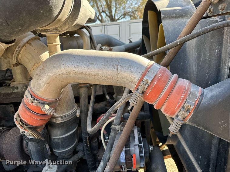 image for item KT9131 2003 International 5500i  vacuum truck