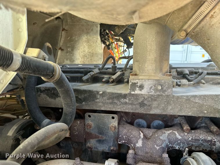 image for item KT9131 2003 International 5500i  vacuum truck