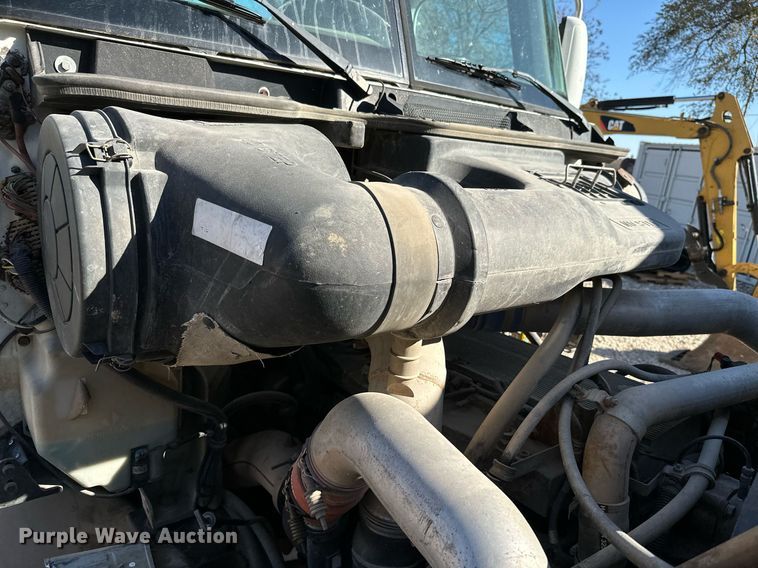 image for item KT9131 2003 International 5500i  vacuum truck