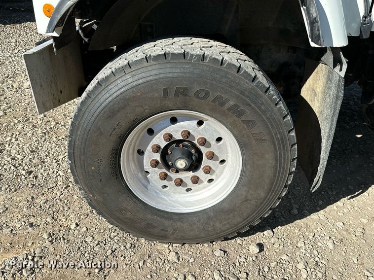 image for item KT9131 2003 International 5500i  vacuum truck