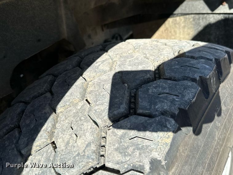 image for item KT9131 2003 International 5500i  vacuum truck