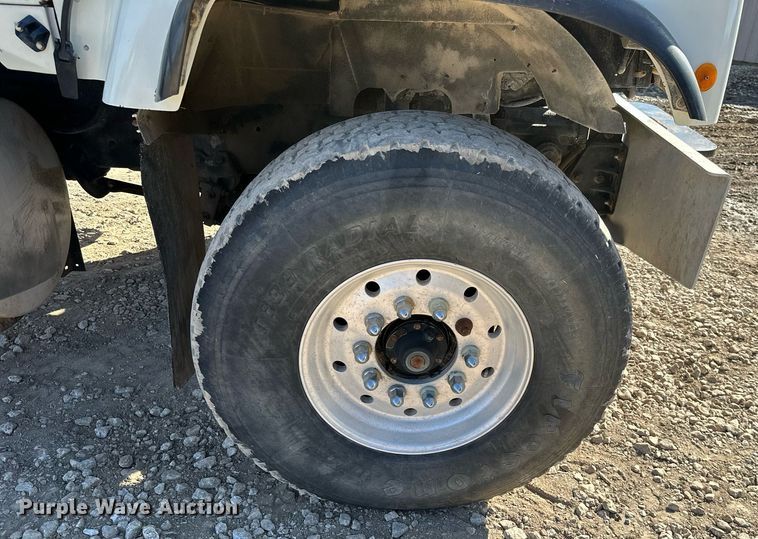 image for item KT9131 2003 International 5500i  vacuum truck