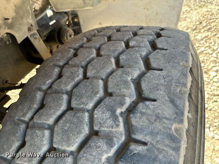 image for item KT9131 2003 International 5500i  vacuum truck